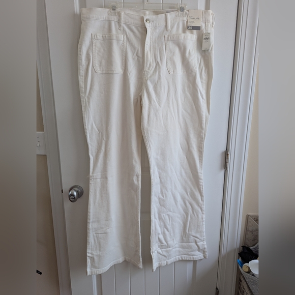 NWT Gap HIGH RISE 70s FLARE Plus Size 35 Women's White Jeans - Picture 5 of 11